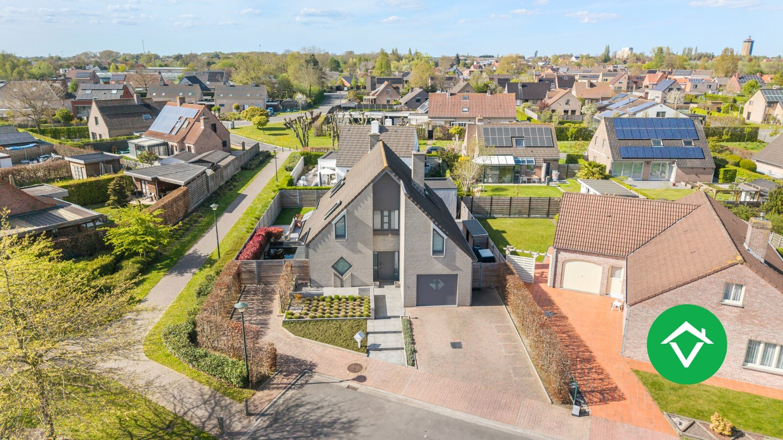 Alleenstaande woning met 5 slaapkamers en garage te Torhout 
