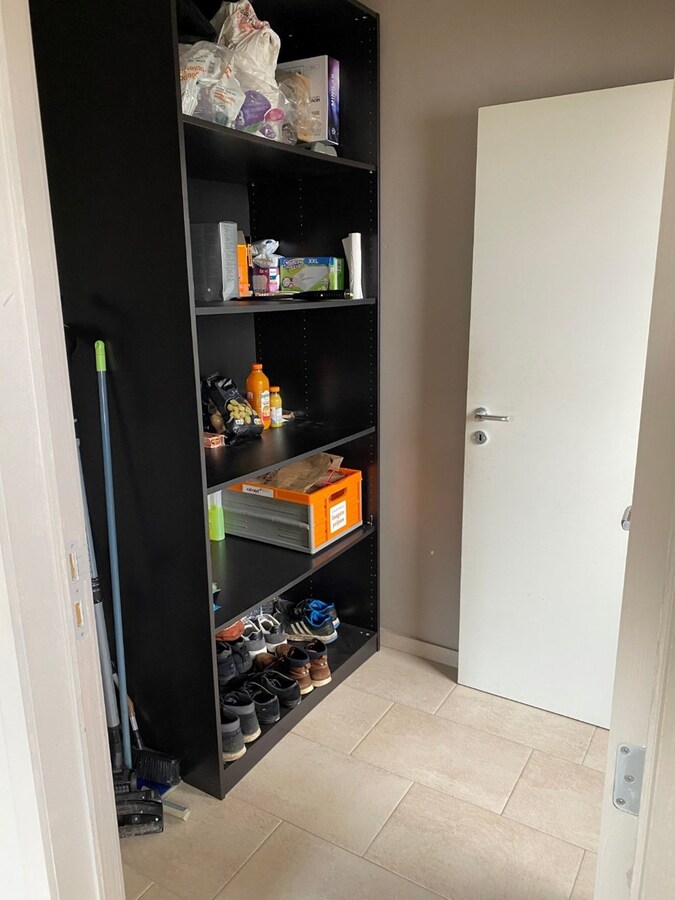 Eigentijds appartement met  autostaanplaats en kelder. Geen vaste kosten. 