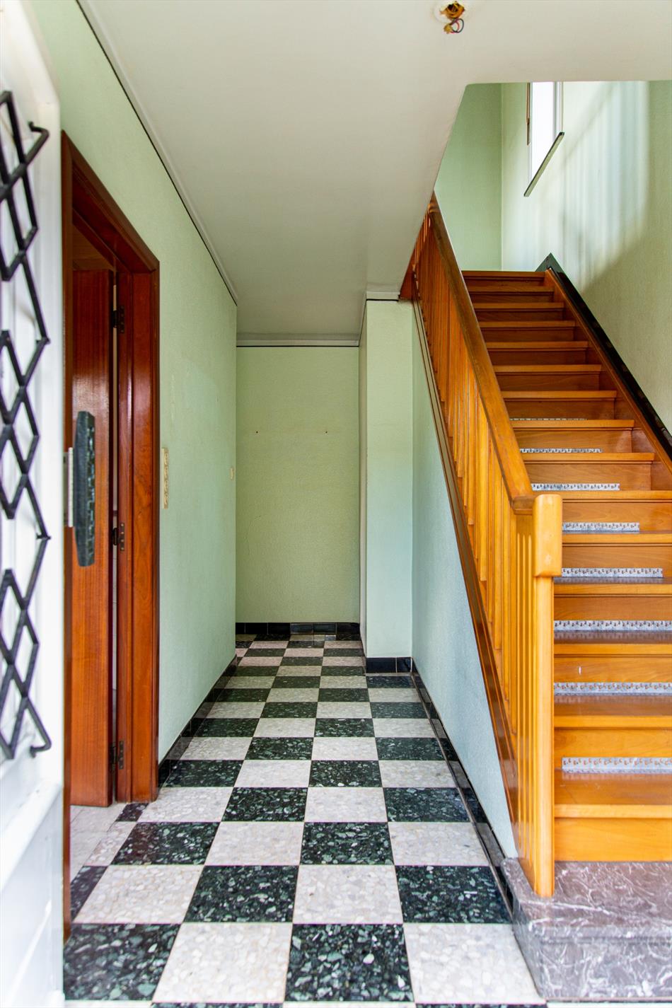 Te renoveren woning met  3 slpks  rustig gelegen te Aalter 