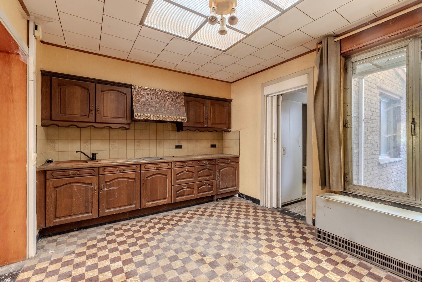 Te renoveren woning met 2 slpk en stadstuin 