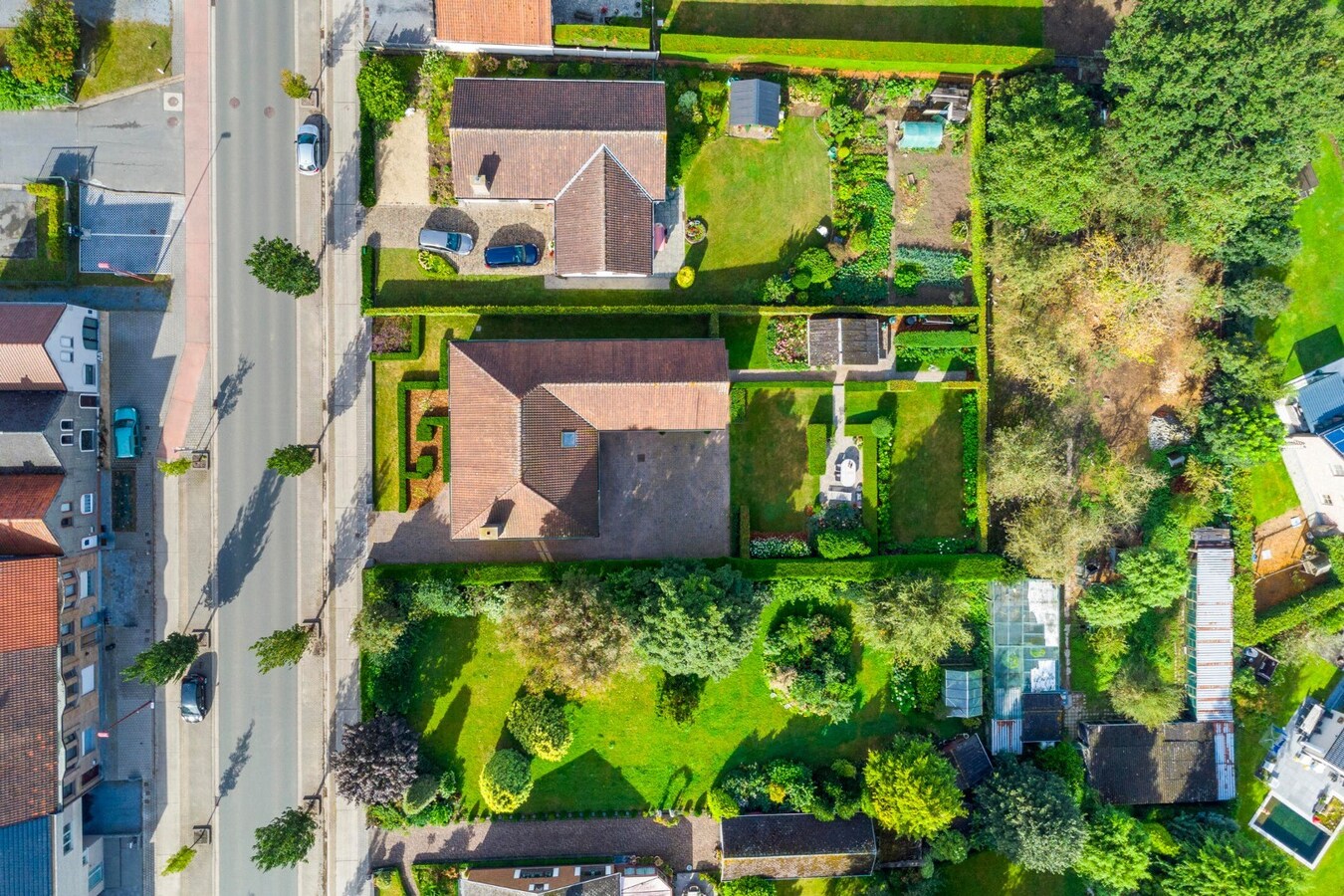 Gunstig gelegen villa met prachtig aangelegde tuin 