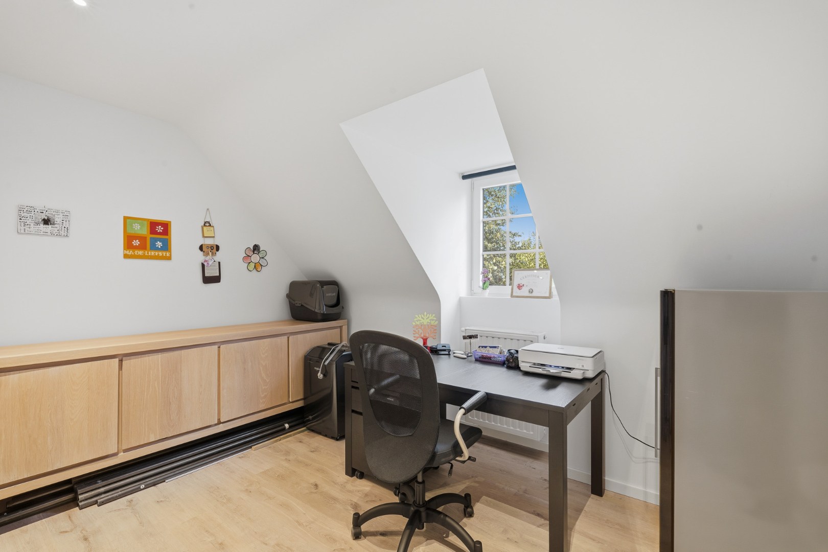 Moderne halfopen bebouwing met zonnige tuin en hoogwaardige afwerking 