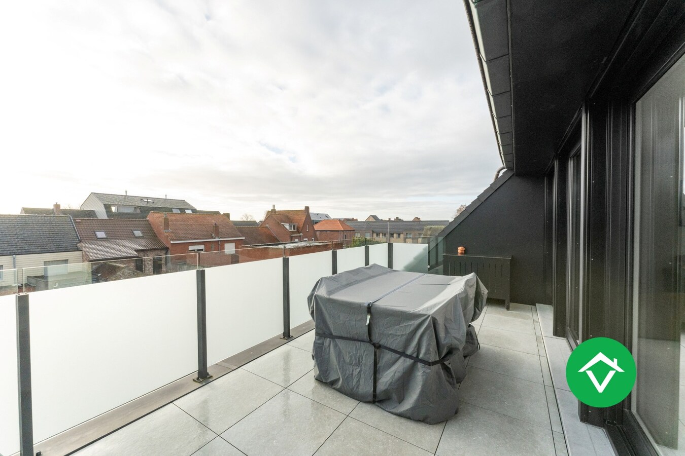 Instapklaar appartement met 2 slaapkamers en volledig ingerichte zolder te Koekelare 