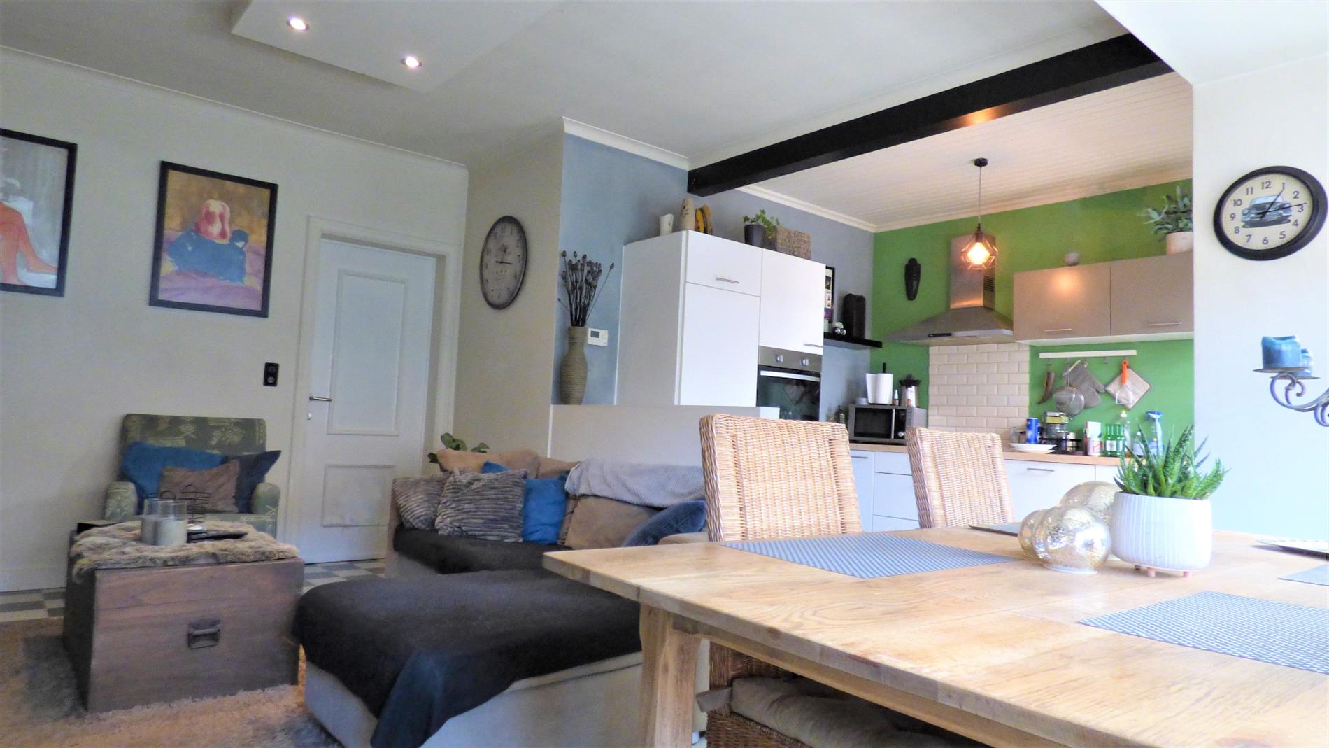 Aantrekkelijke en karaktervolle gezinswoning in het centrum van Zwevegem. 