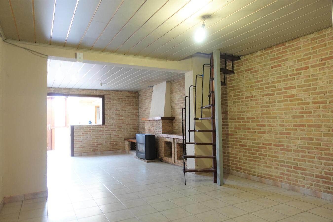 Rijwoning met tuin in centrum Eernegem 