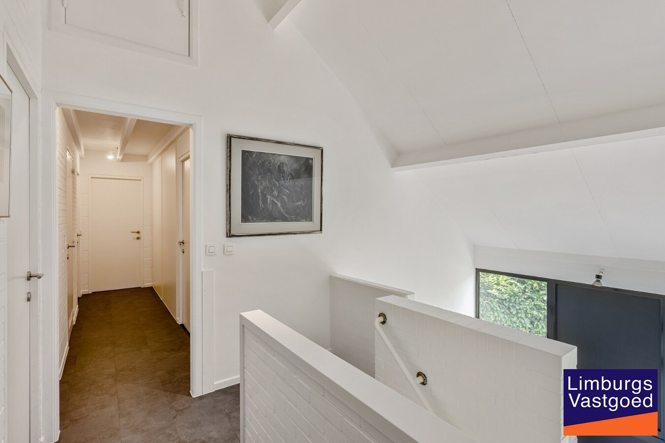 Moderne architectenwoning met mooie tuin en zwembad, 5 slaapkamers in Hasselt, OB op 8a12ca in doodlopende straat 