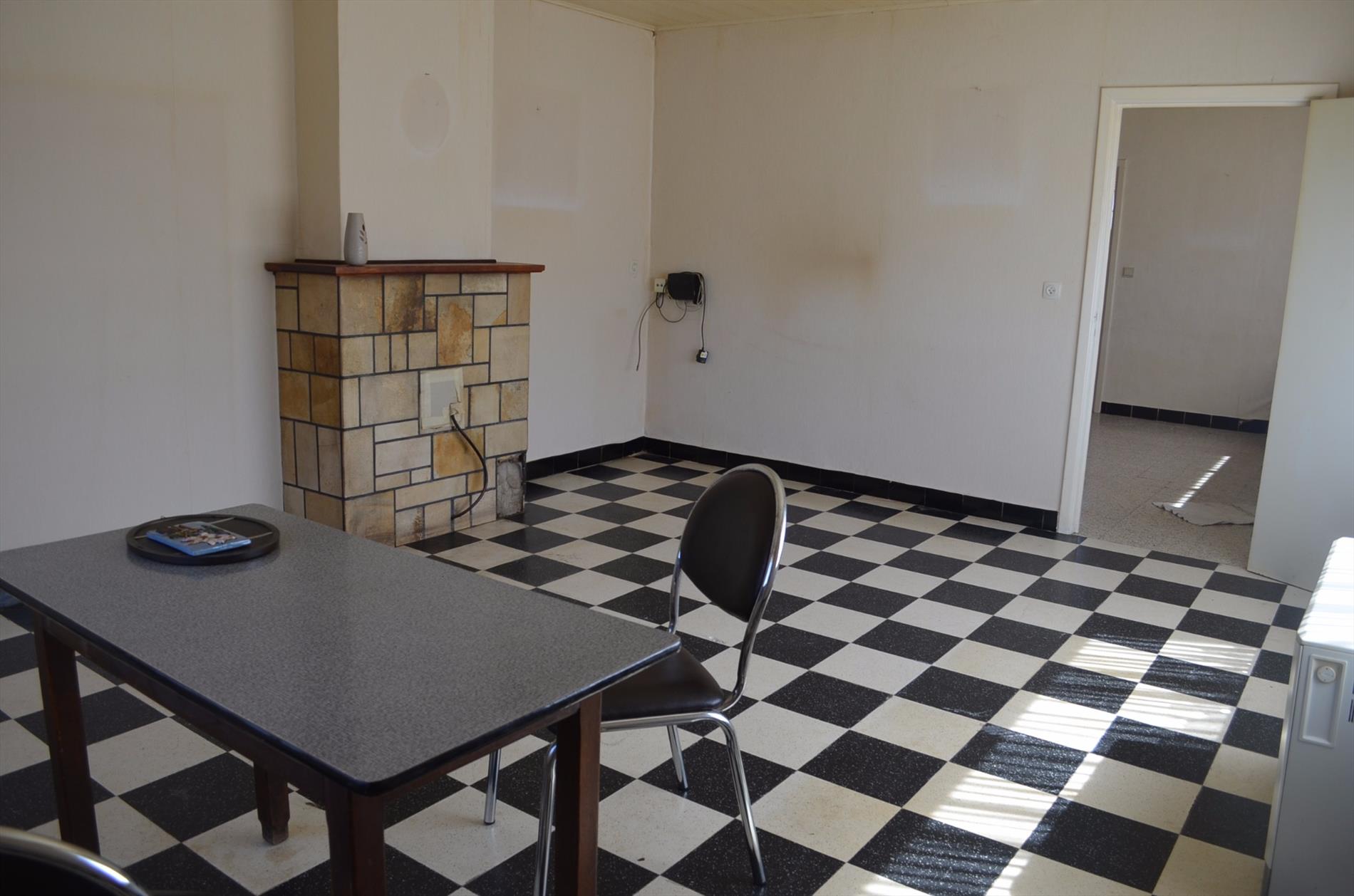 Te renoveren ruime bungalow met 3 slpks en garage te Adegem 