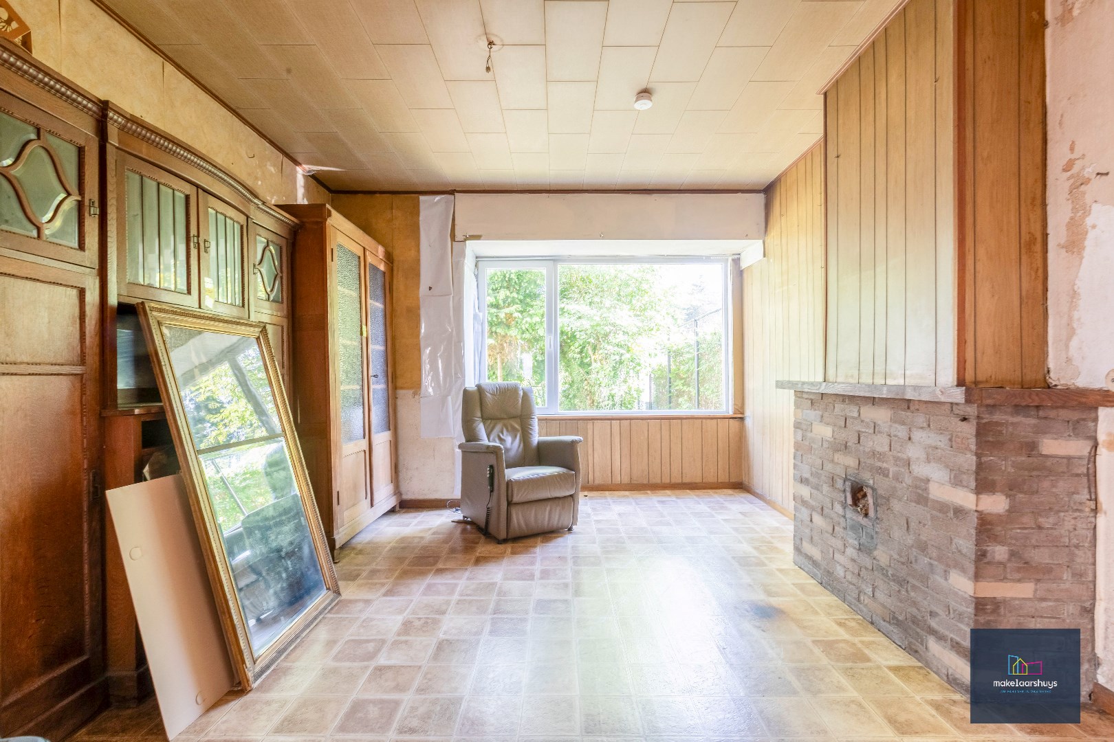 VERKOCHT !!! Residentieel gelegen  te renoveren halfopen bebouwing met tuin 