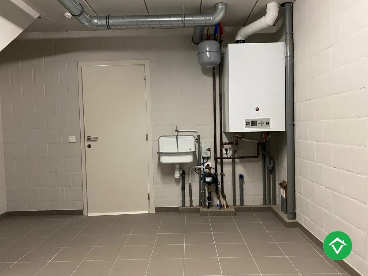 Ruime nieuwbouw woning met 3 slaapkamers, tuin  met tuinhuis en garage te Kortemark 