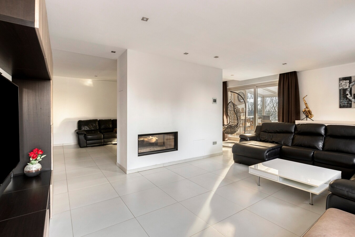 Instapklare villa met zwembad. Landelijke ligging in Leut (Maasmechelen). 