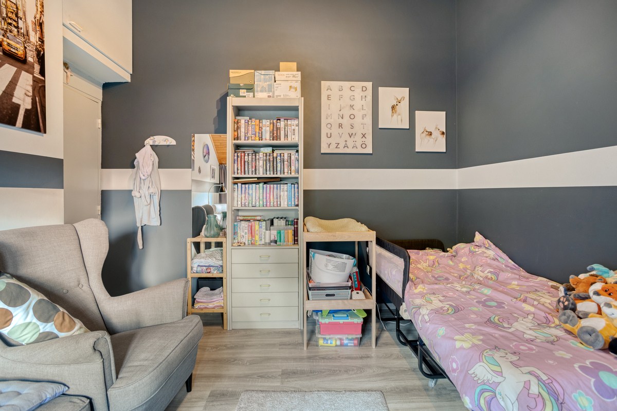 Instapklare halfopen bebouwing met 3 slaapkamers, tuin, terras en 2 carports in Kessel-Lo! – EPC 166 kWh/m² - bewoonbare opp. 146 m² 