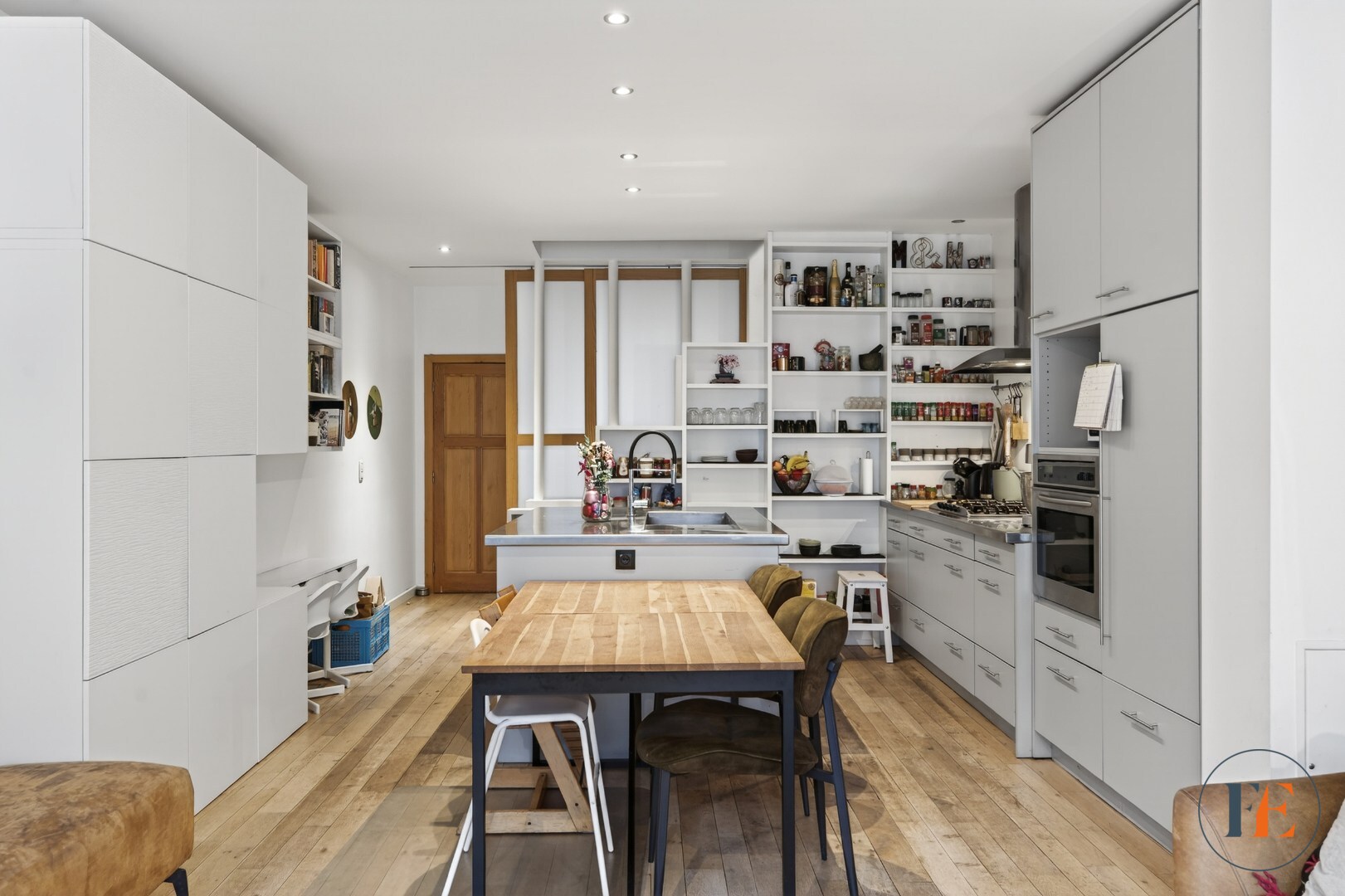 Gezellige eengezinswoning met buitenruimte met INSTELPRIJS 