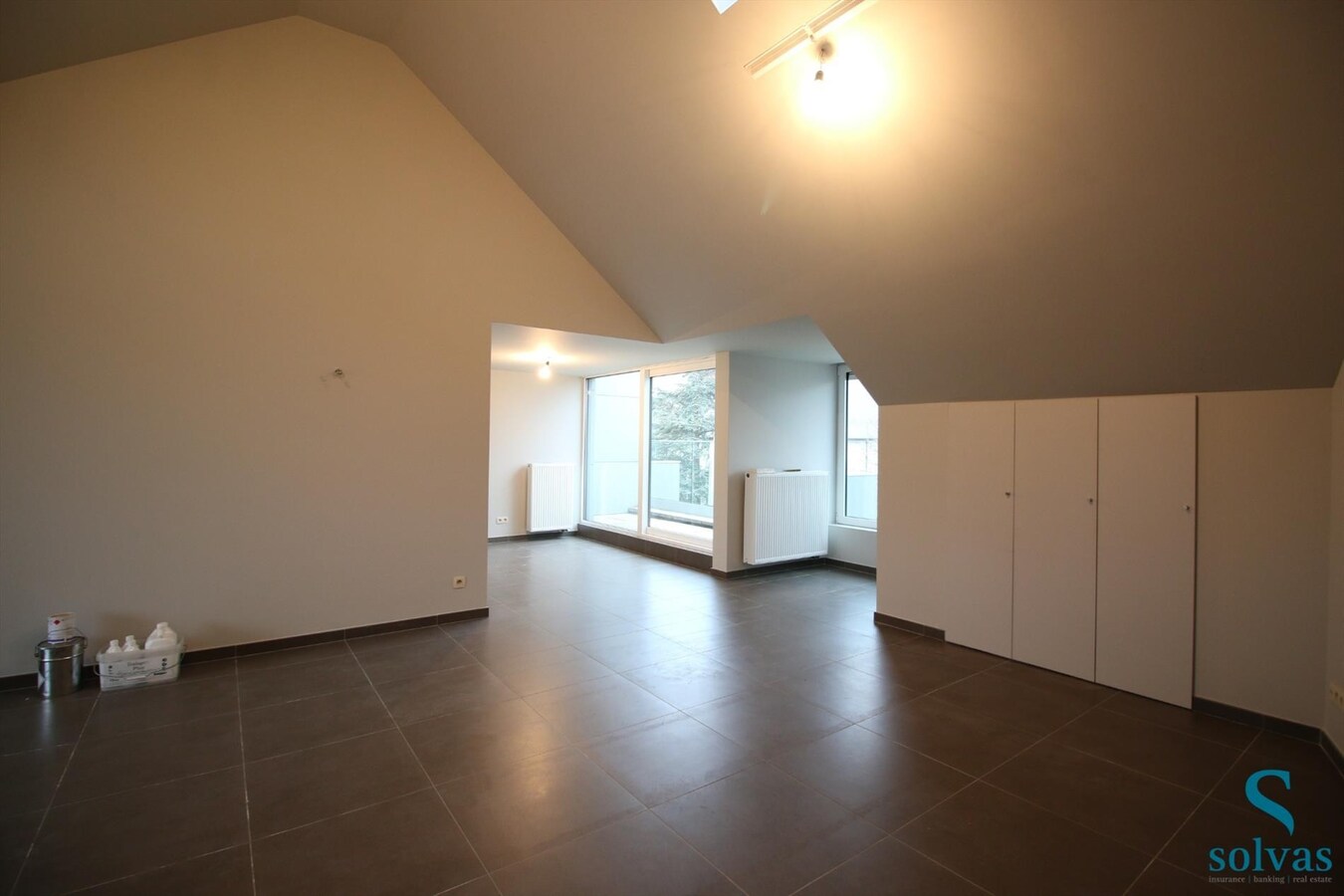 Appartement met 2 garageboxen 