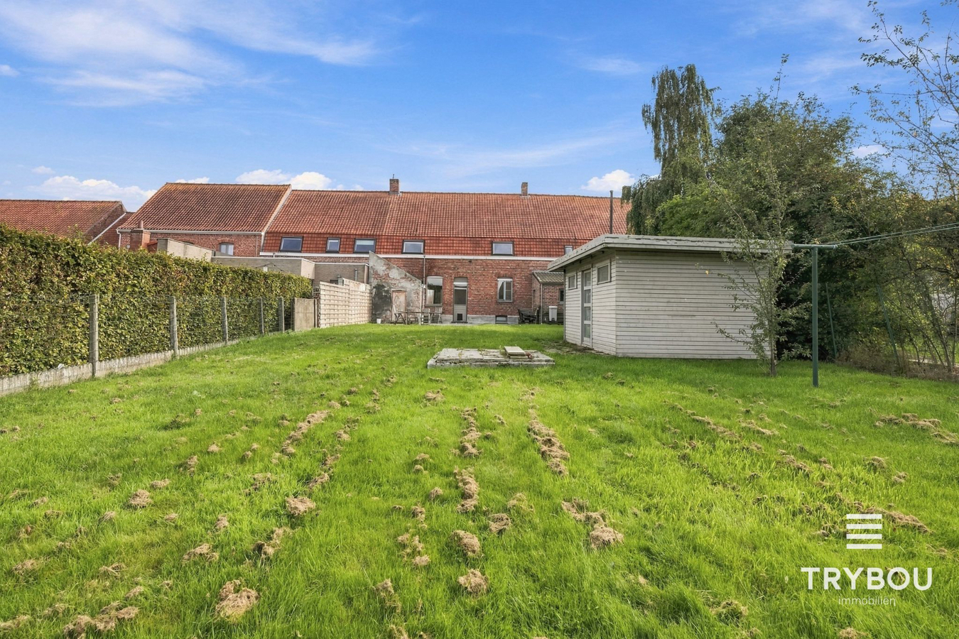 Ruime gezinswoning met 4 slaapkamers, garage en aangename tuin in Merkem! 