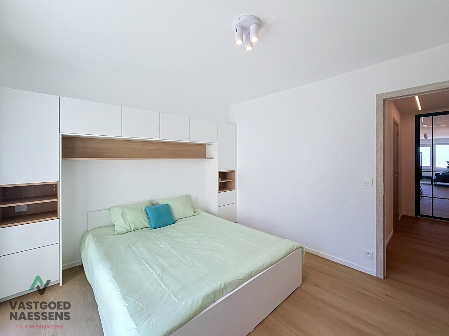 Magnifique appartement rénové de 3 chambres avec vue sur la mer. 
