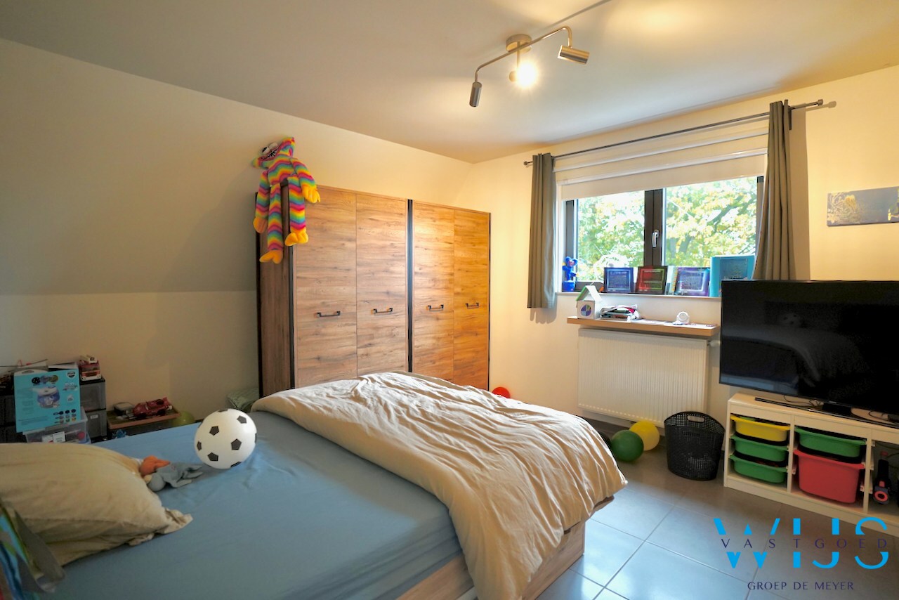 Prachtig appartement MET GARAGE in het rustige landelijke OOSTEEKLO ! 