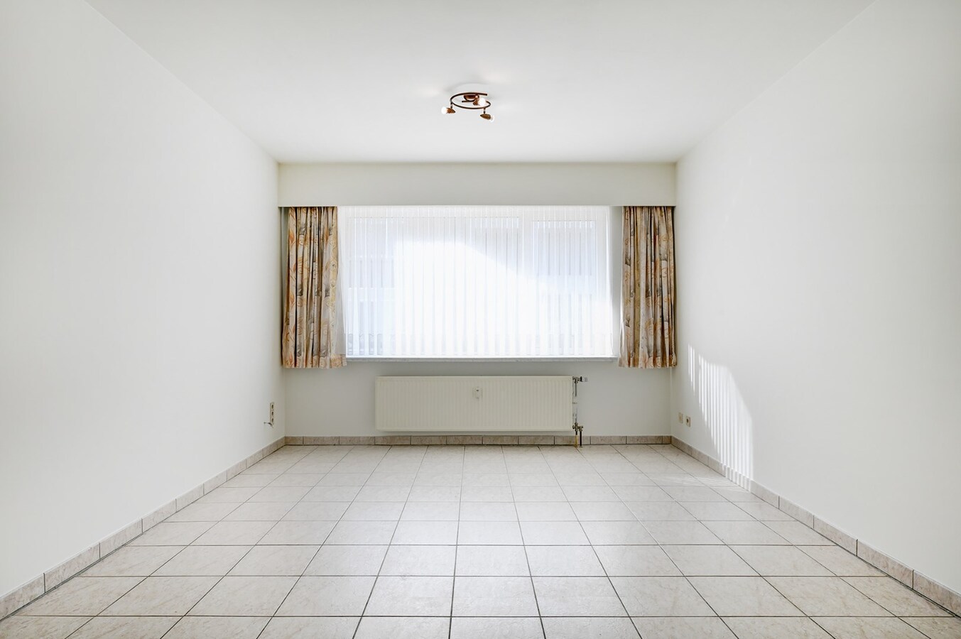 Centraal gelegen appartement met ondergrondse garage en groot terras 
