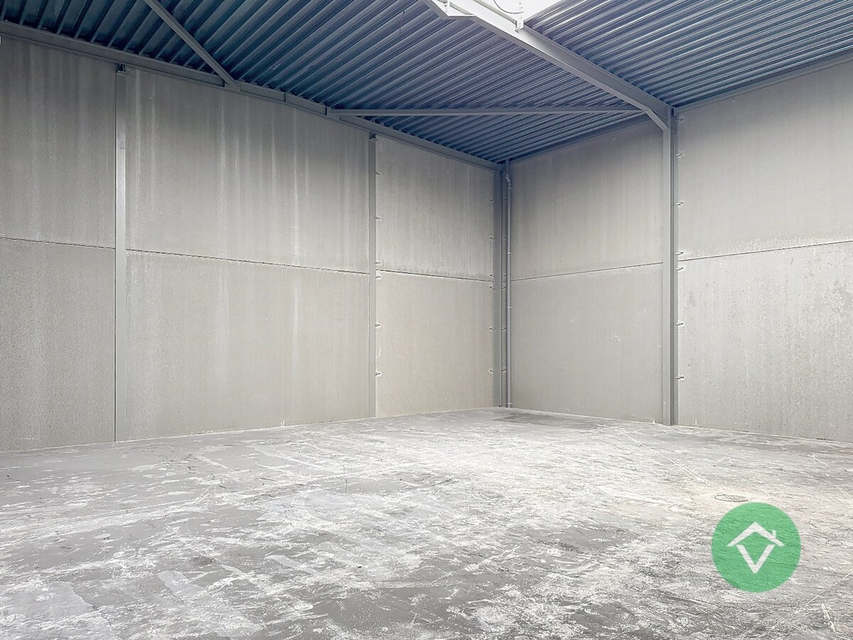 Nieuwbouw loods KMO-UNIT te koop – 192 m² met 2 parkeerplaatsen inbegrepen op de industriezone te Aartrijke 