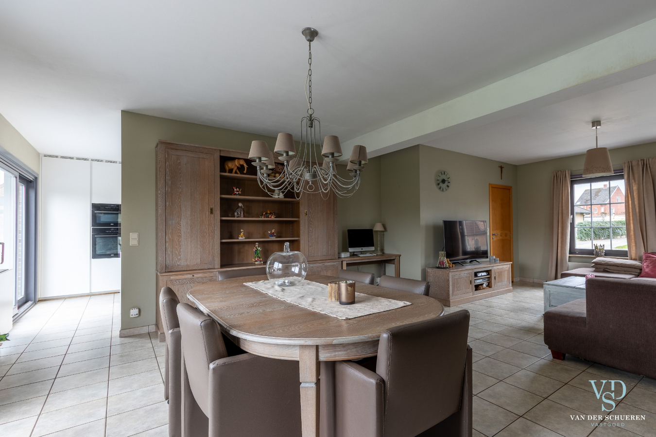 Energiezuinige, eigentijdse villa met zwembad. 