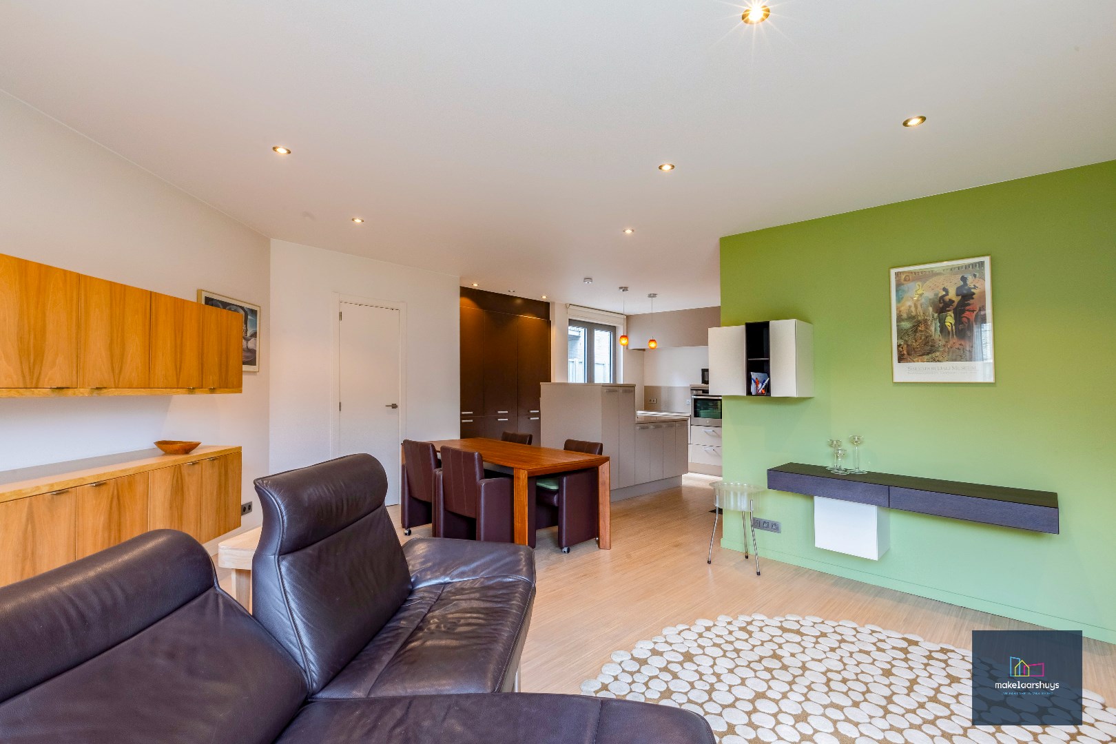 Ruim en goed gelegen 1-slp.app. met groot terras en overdekte staanplaats 