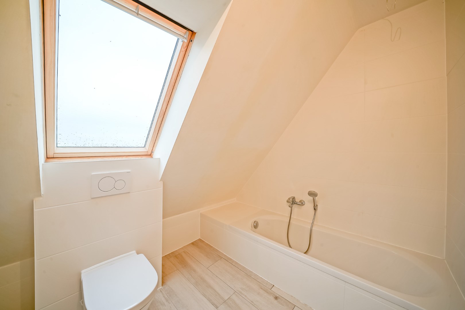 Ruim recent appartement met 4 slaapkamers en 2 badkamers. 