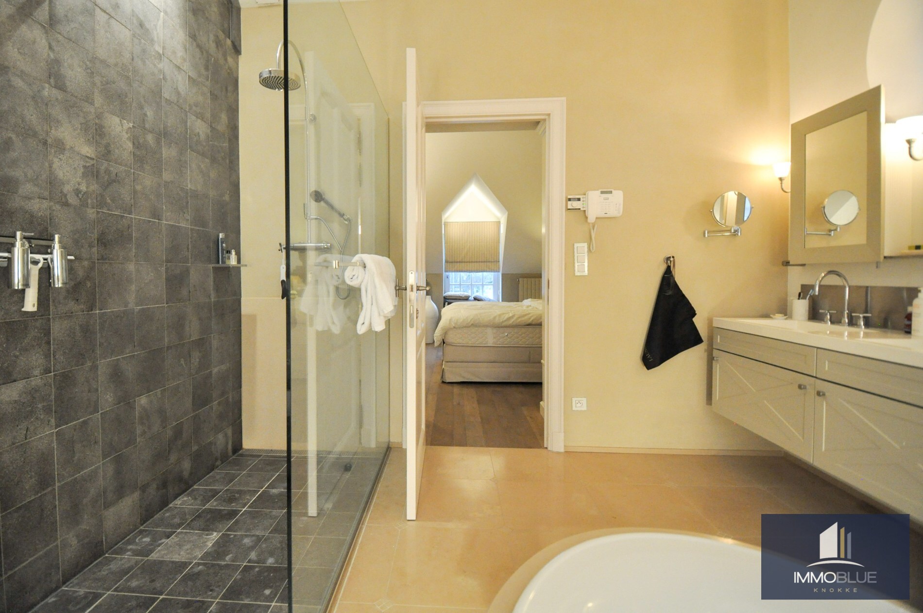 Charmante villa gelegen in een rustige residentiele wijk. 