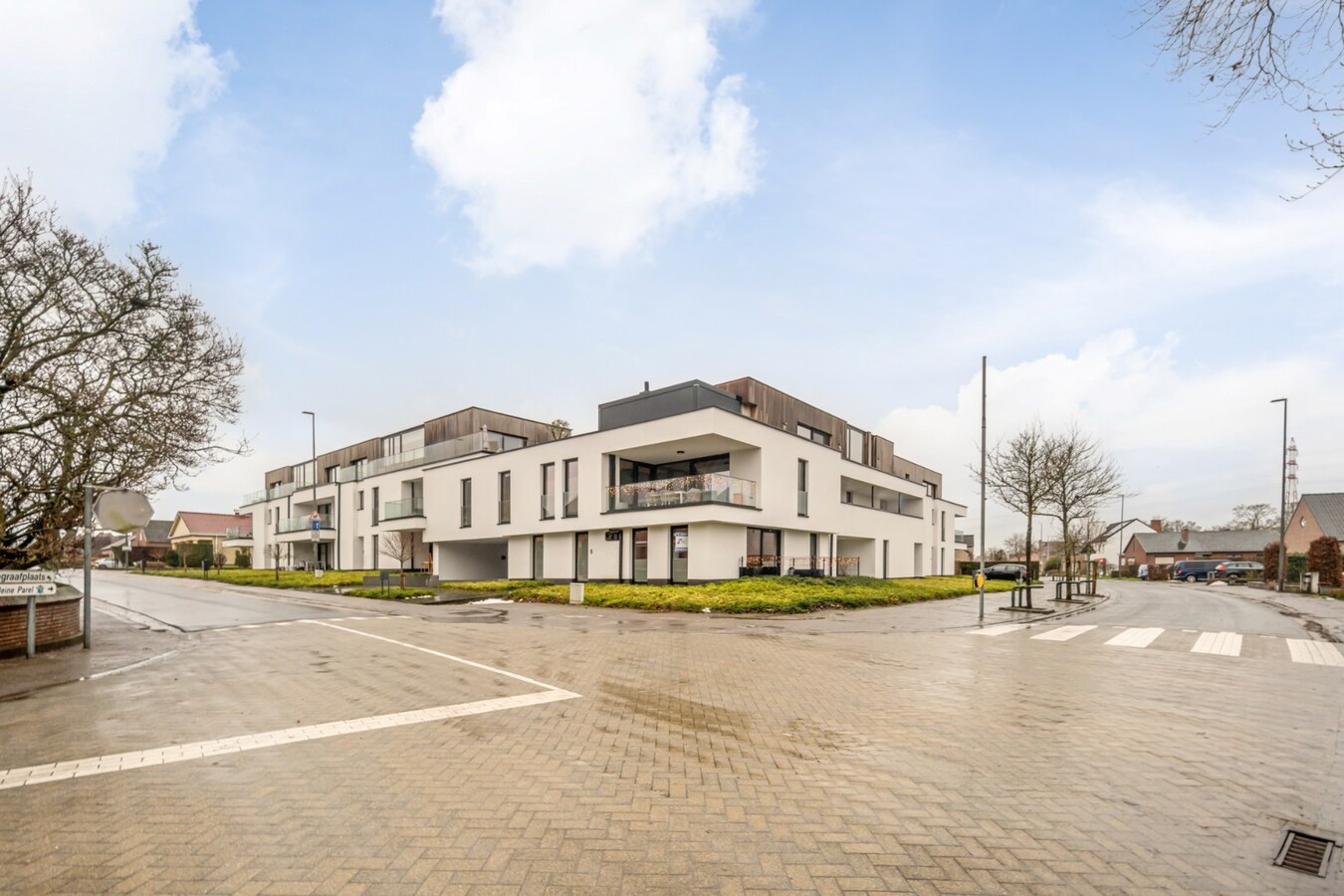 Recent, gelijkvloers appartement in een stijlvolle residentie mét ondergrondse parkeerplaats en kelderberging! 