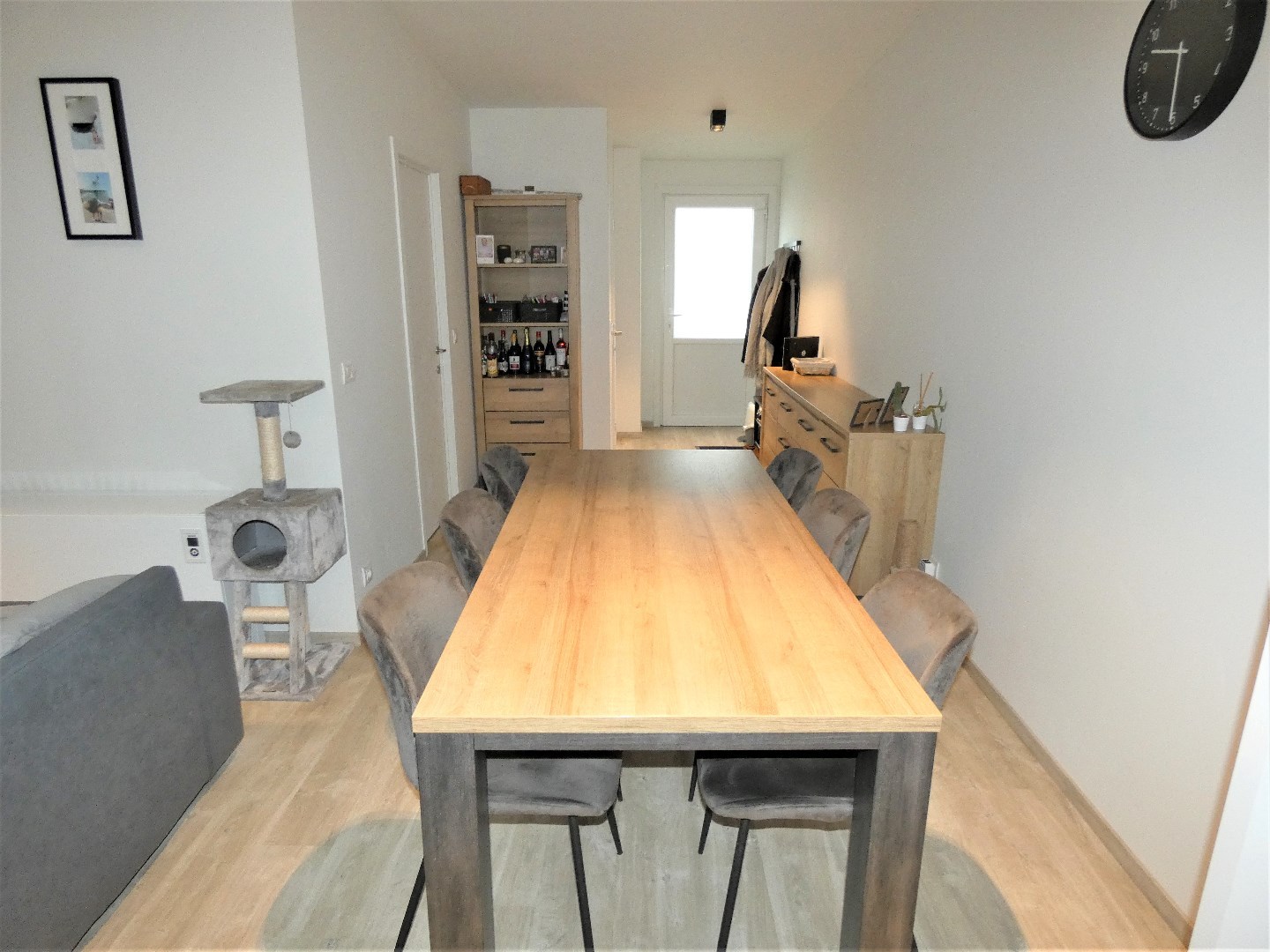 Gezellig appartement, gelijkvloers, met 1 slaapkamer en garage. 