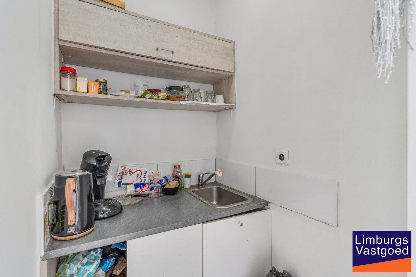 Commercieel uitstekend gelegen handelspand, 60m² 
