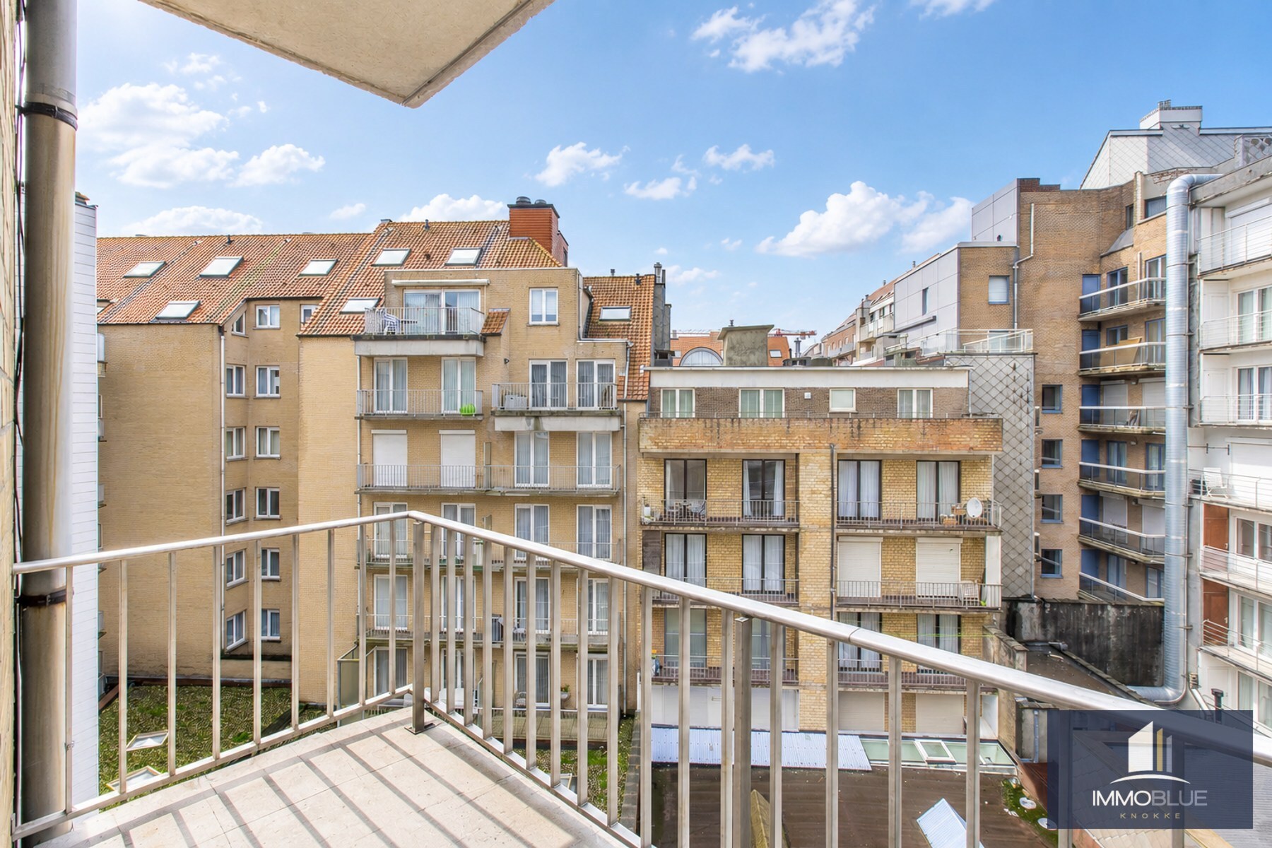 Pied-à-terre prêt à emménager entre la Place du Triangle et la Place Albert. 