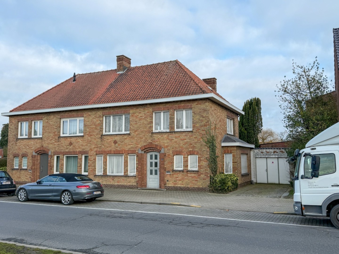 Te renoveren gezinswoning (433 m²), 3 slpk, garage en tuin, Torhout 