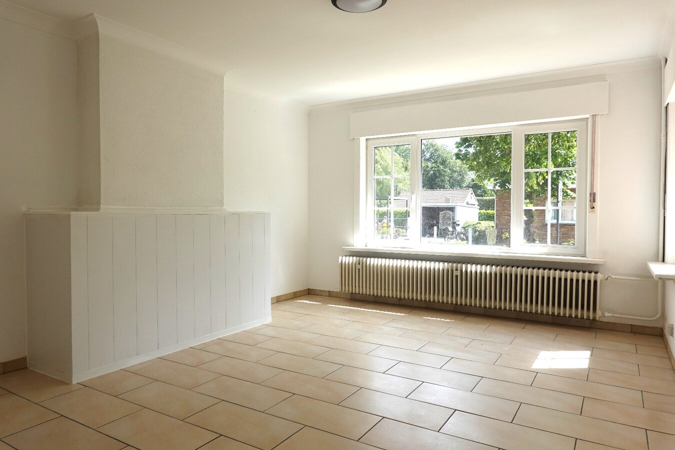 Te huur: ruime woning met 5 slaapkamers, tuin en garage 