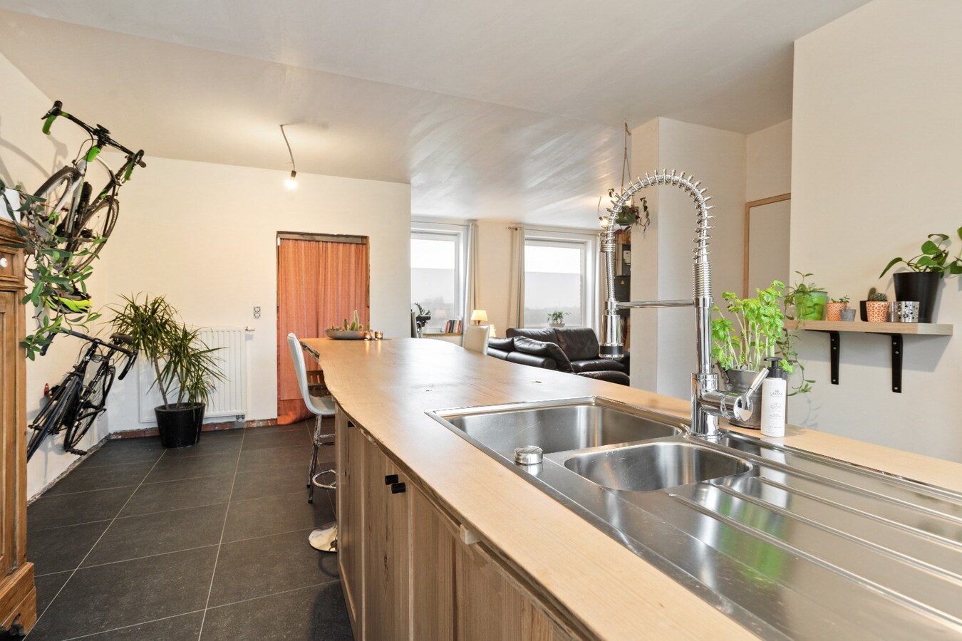 Landelijk gelegen, vrijstaande woning op ruim perceel van 670m² 