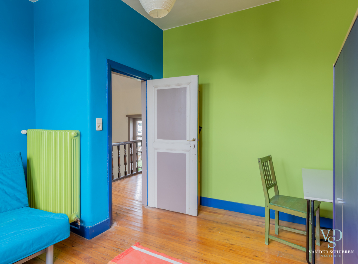 Authentieke herenwoning met atelier / bureau's. 