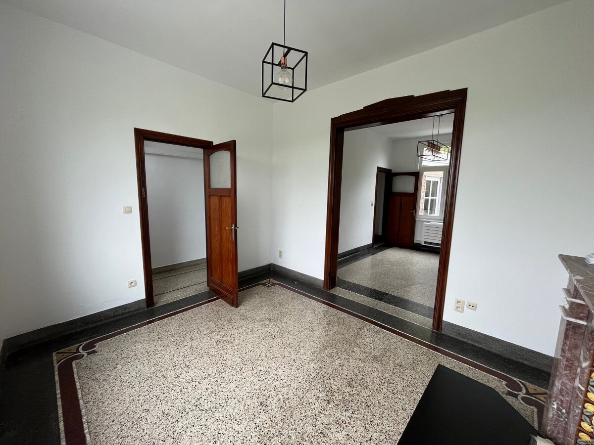 Knusse Half Open Bebouwing 