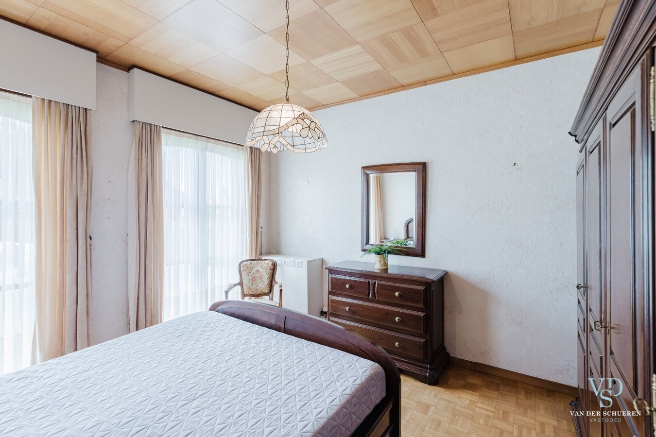 Gelijkvloerse villa.    Op 1 km van de Schelde. 