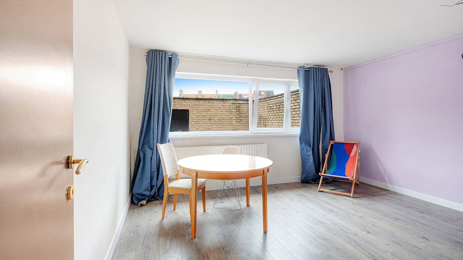 Ruime bel-etagewoning met garage en zonnepanelen in hartje Heist. 