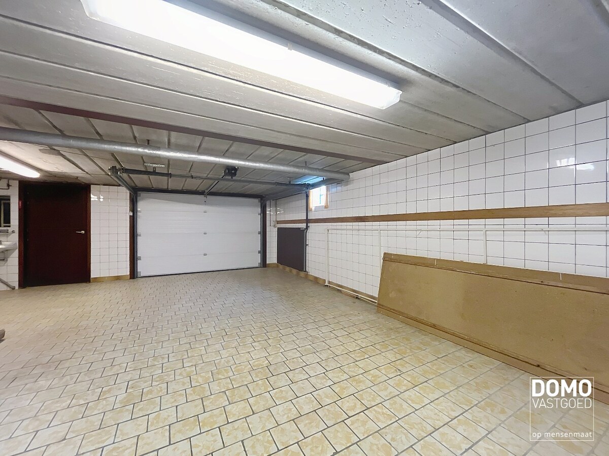 INSTAPKLARE GEZINSWONING MET RUIME GARAGE, KELDER &amp; TUIN TE HERK-DE-STAD 