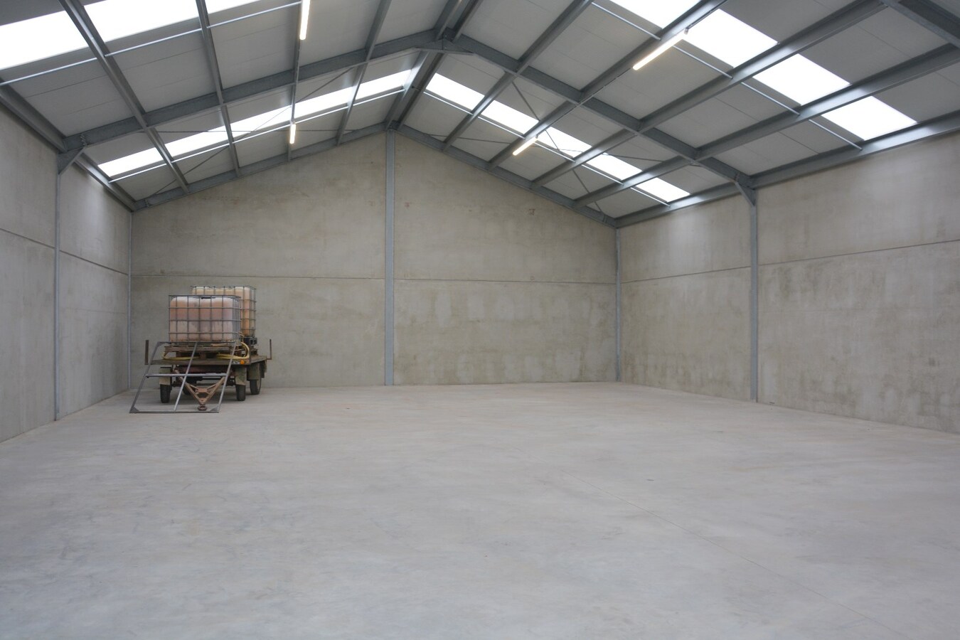 Landelijk gelegen woning met loods! 