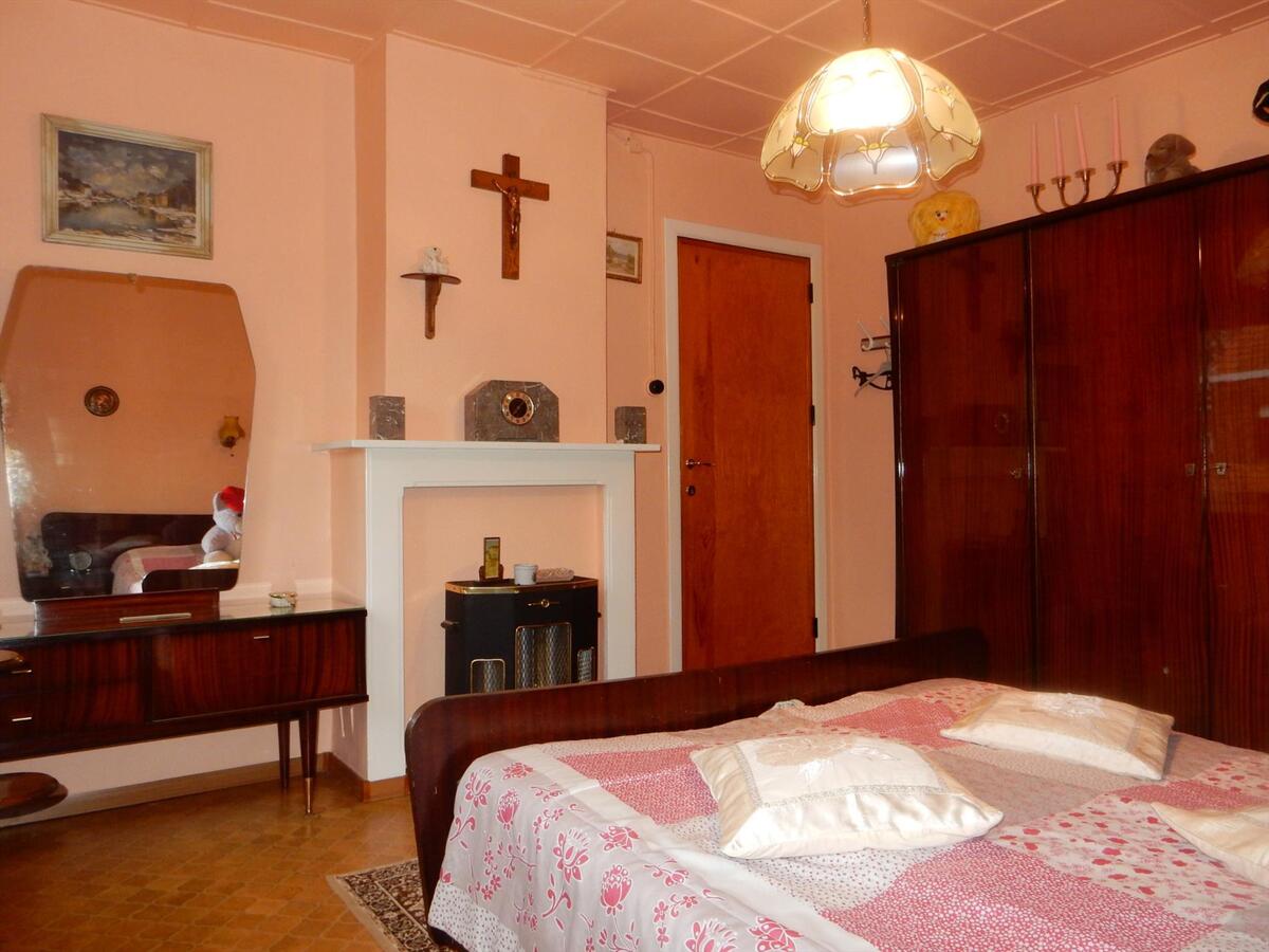 Op te frissen woning met 3 slaapkamers 