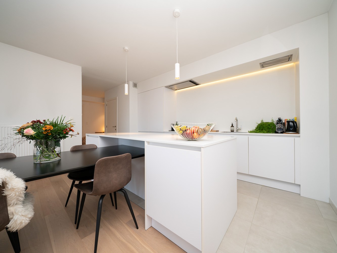 Recent 2-kamer appartement met terras, parking en kelder 