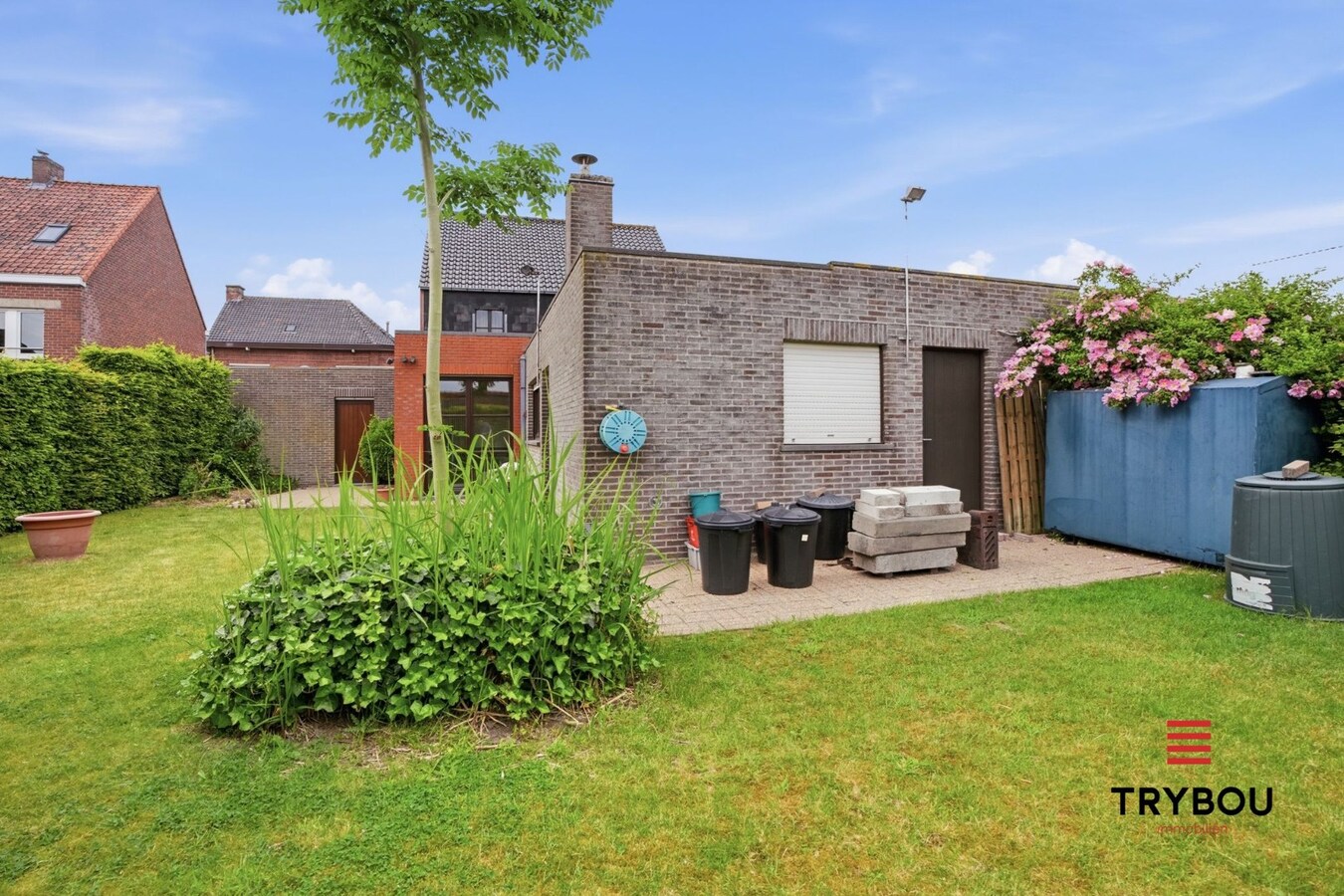 Alleenstaande woning met handelsruimte! 