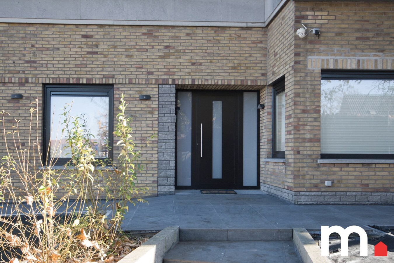 Gerenoveerd centraal gelegen woonst met praktijkruimte te Moorsele ! 