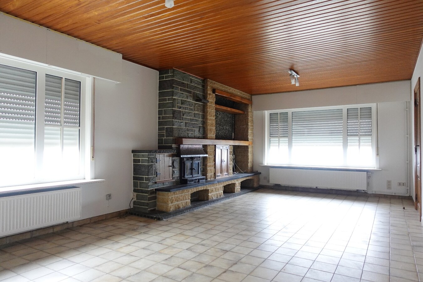 Ruime woning met opslagruimte 