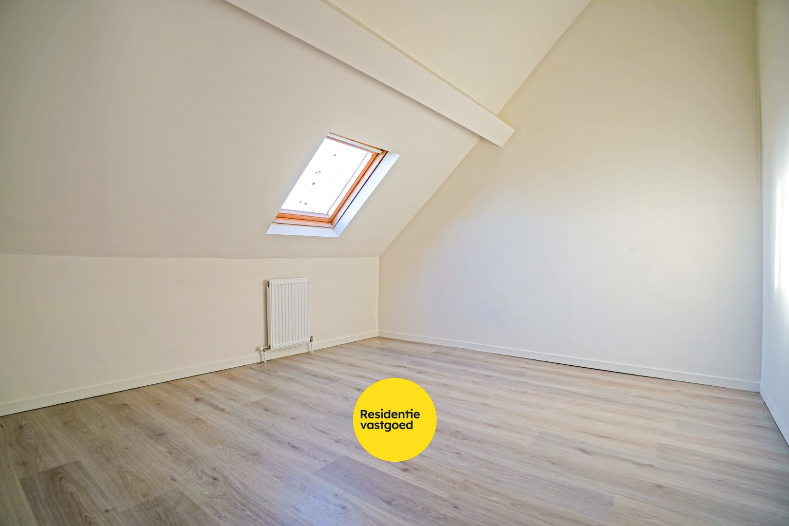 UNIEKE KANS! Instapklare woning met 4 slaapkamers en ruime tuin 