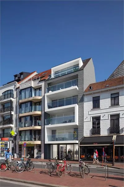 Nieuwbouwappartement met aangename gevelbreedte van 7m20 gelegen te Lippenslaan Knokke. Verkoop onder registratierechten!