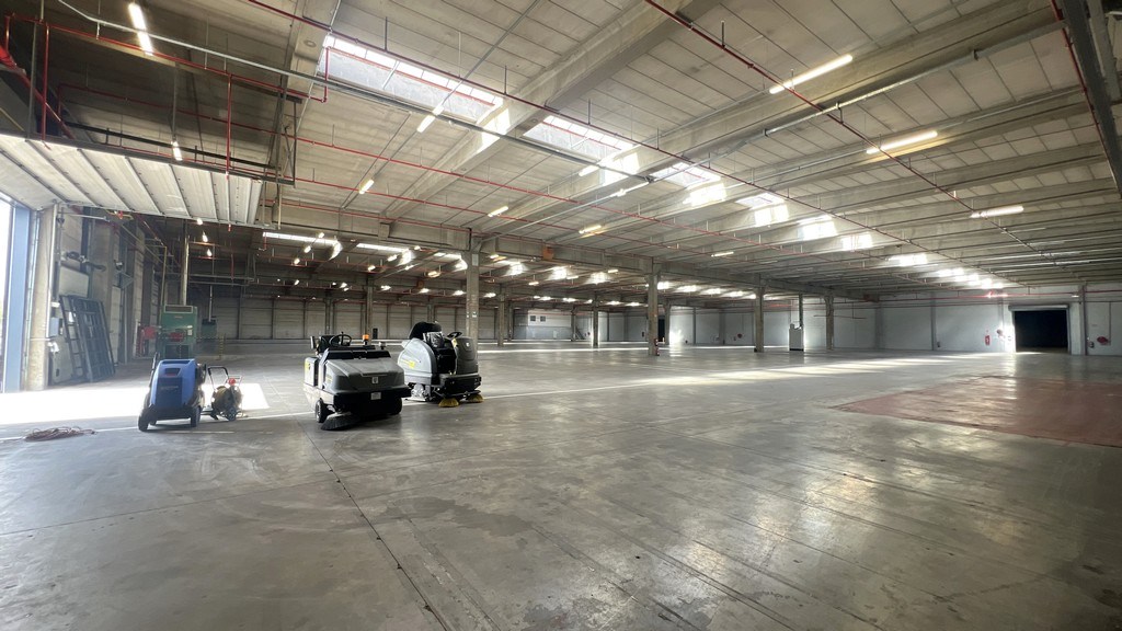 Opslagloodsen met buitenruimte te huur vlakbij afrit E17 in Sint-Niklaas