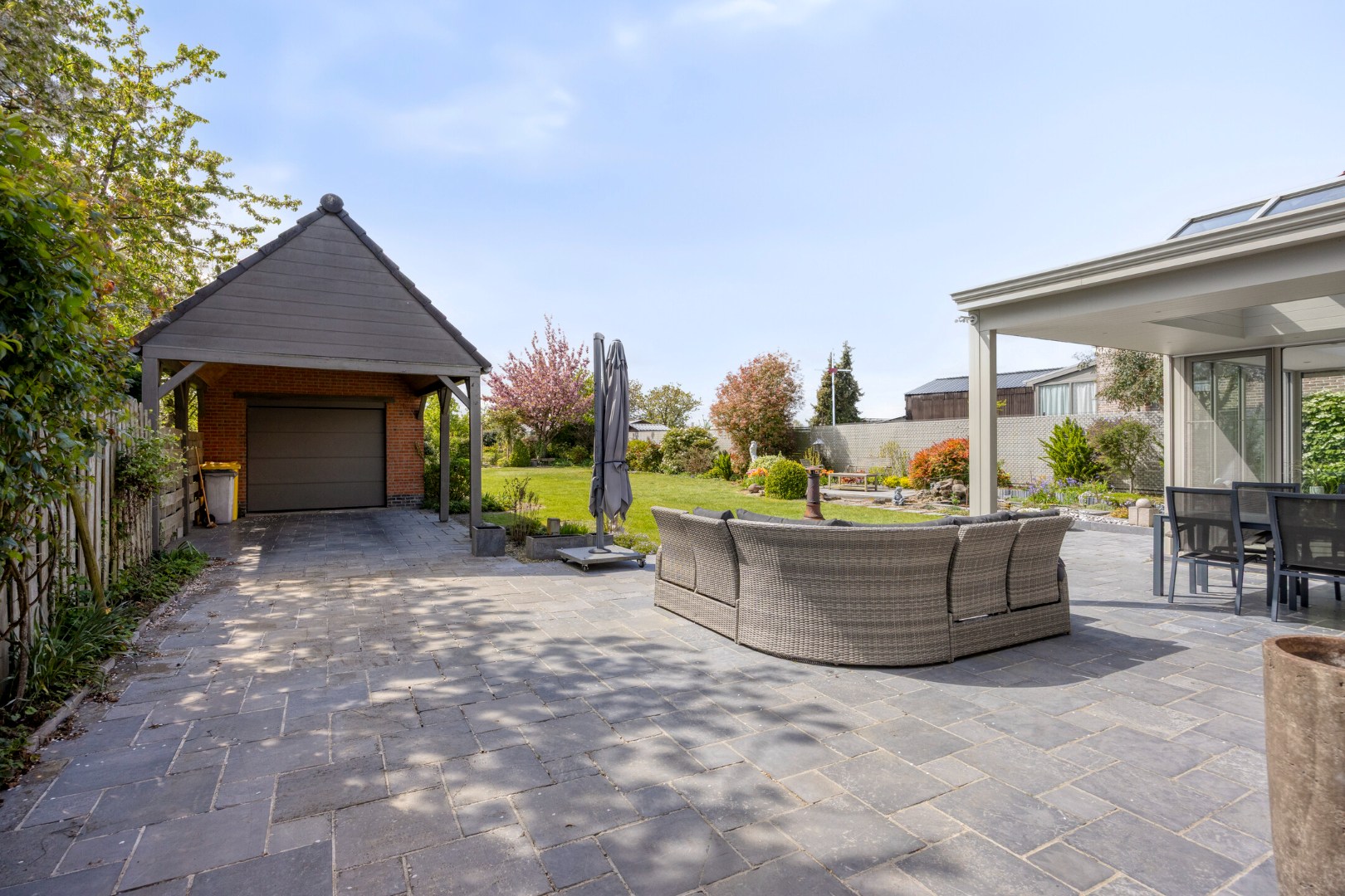 Open bebouwing met prachtige tuin en 4 ruime slaapkamers, garage, tuin en terras in Bierbeek – EPC 272kWh/m² 