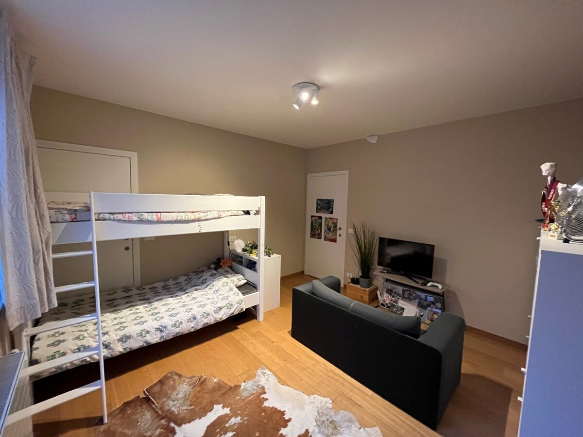 Bijzonder ruim 2-slpk-luxeappartement in centrum De Pinte 