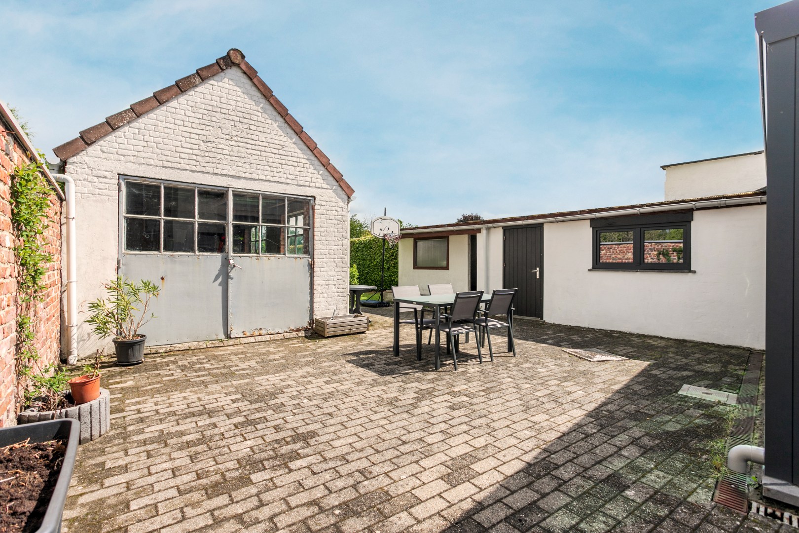 Gerenoveerde 3-gevelwoning met tuin en 4 slaapkamers te Sint-Genesius-Rode 